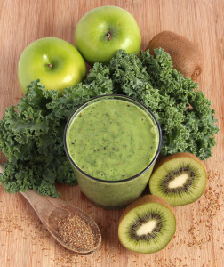 Green-Apple-Kiwi-Fruit-and-Kale-Smoothie-with-Walnuts